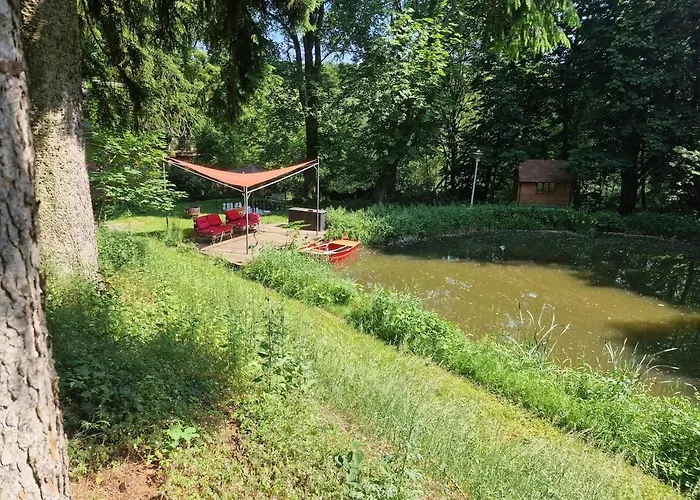 Bootshaus Froschkoenig Uebernachten Ueber Dem Weiher Hundsdorf